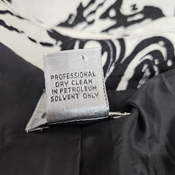 Chico's Black & White Butterfly Floral Linen Button Up Jacket Size 16 Women B11 - Picture 6 of 10